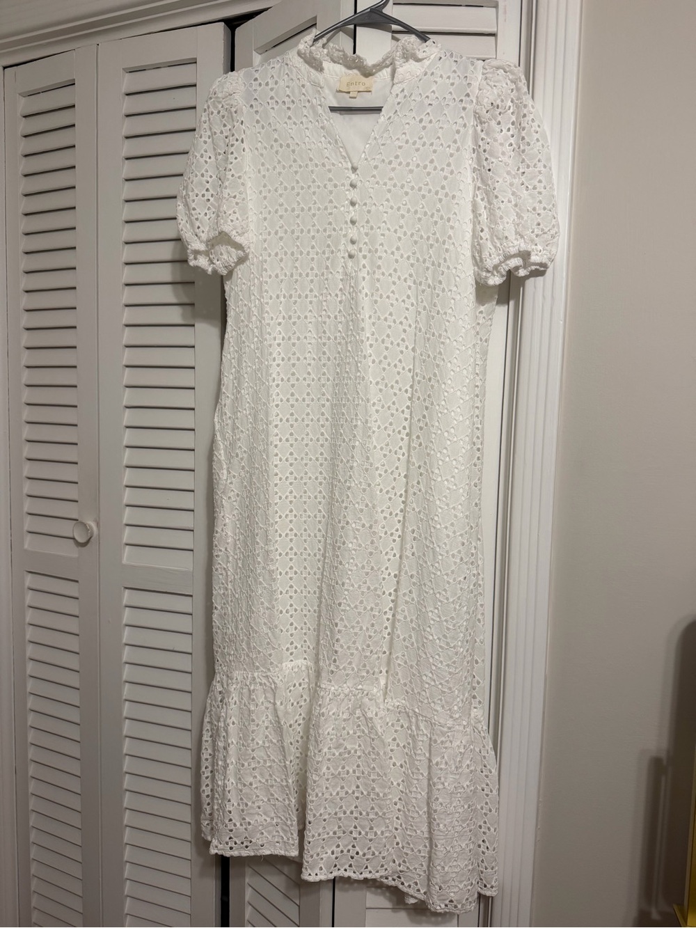 entro White Eyelet Puff-Sleeve Midi Dress